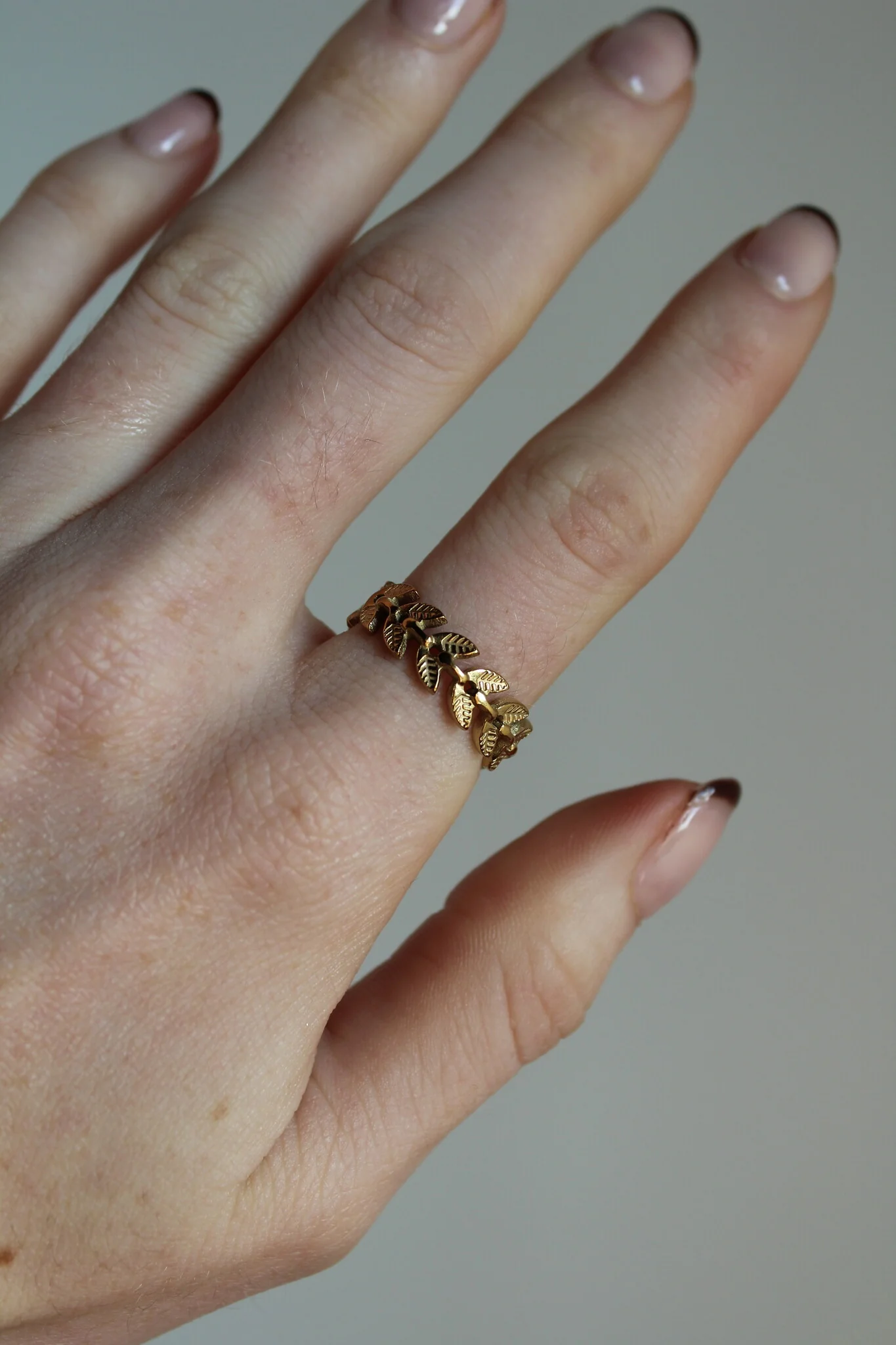 Round Leafs - Ring - Stainless Steel - Image 2