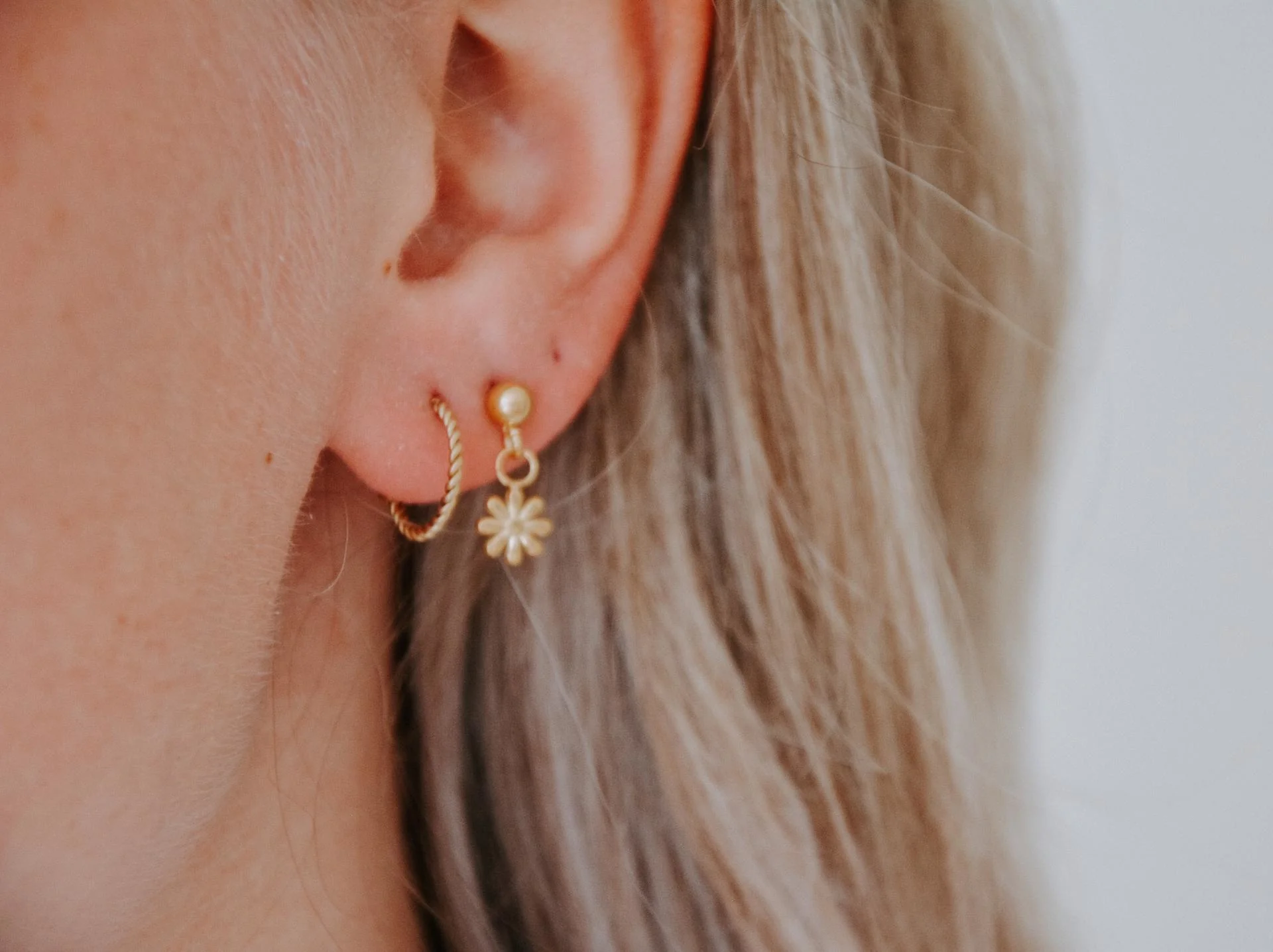 Small Twisted Hoops - Oorbellen - Stainless Steel - Image 2