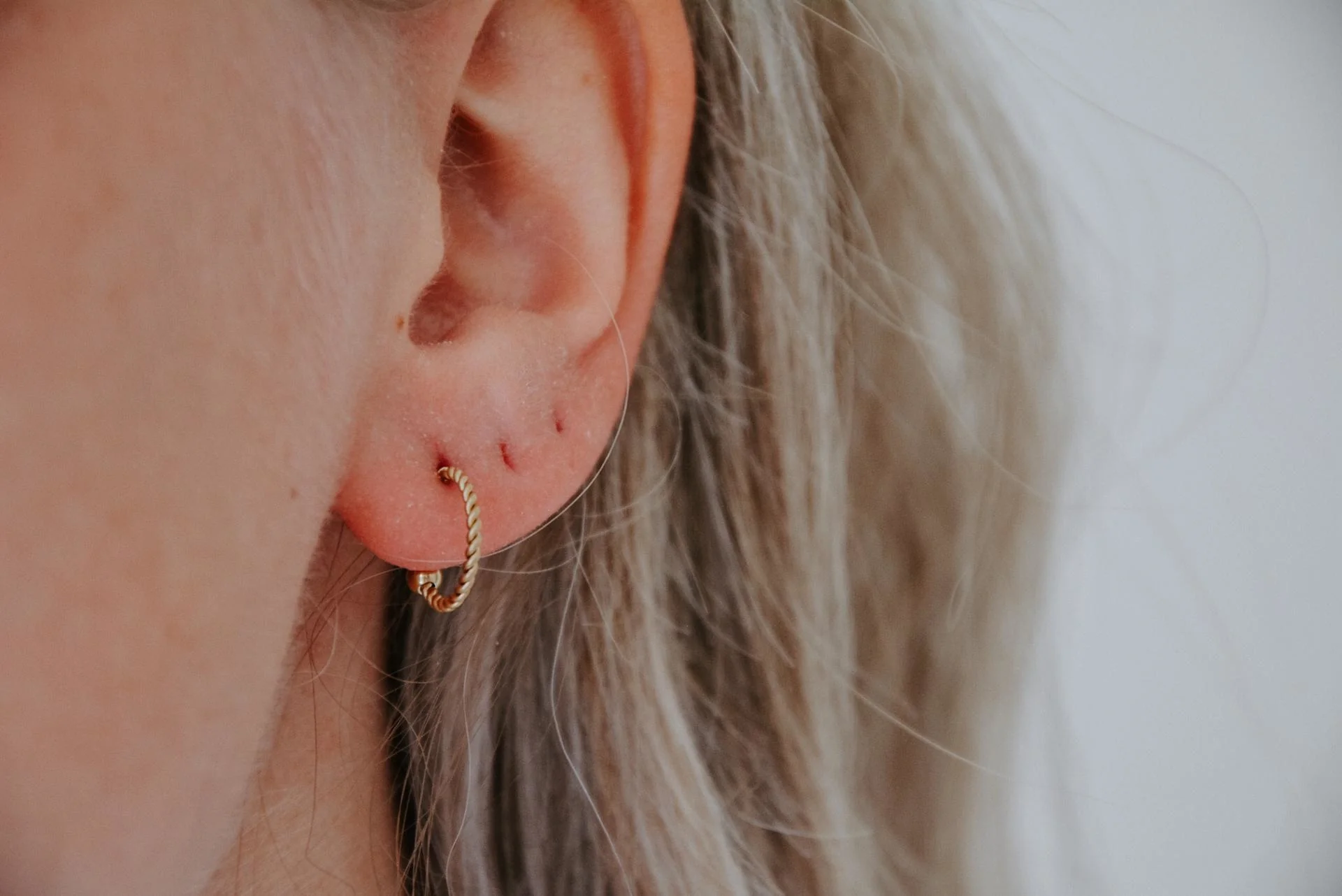 Small Twisted Hoops - Oorbellen - Stainless Steel - Image 4